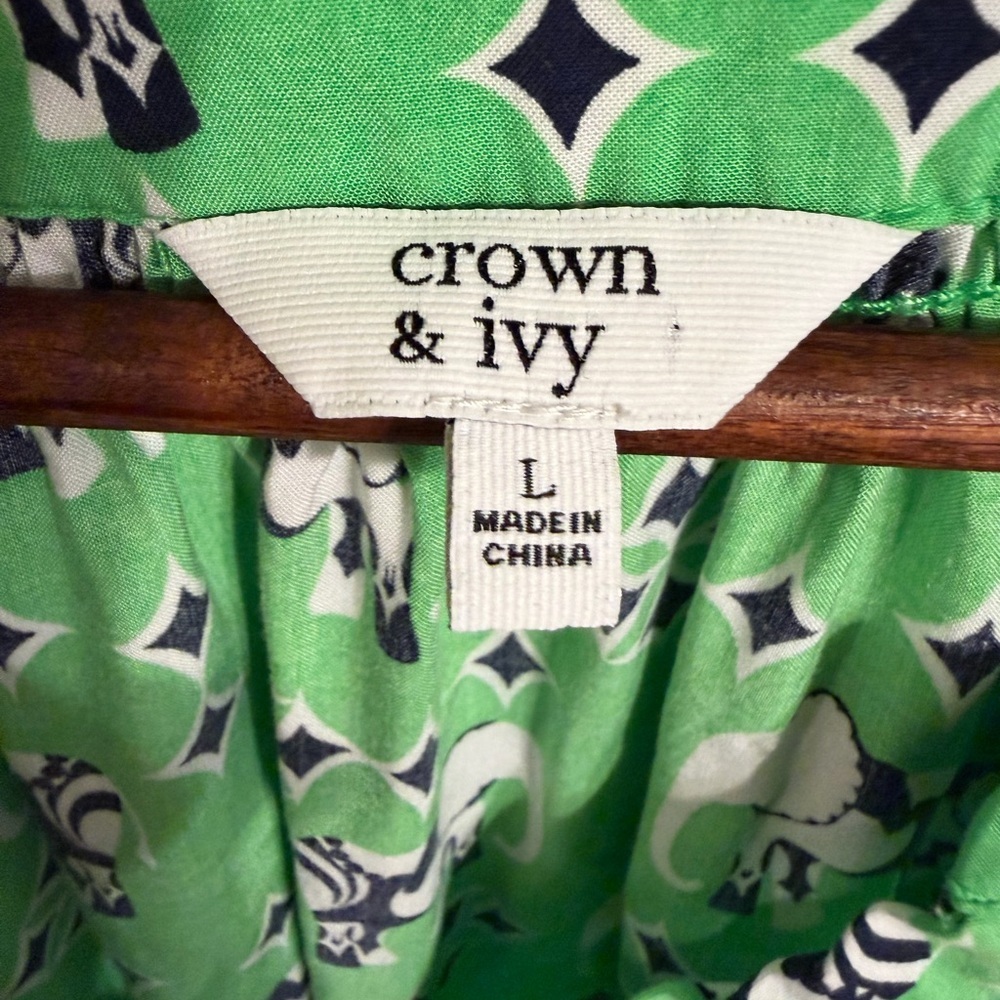 Crown & Ivy Boho Green & Navy Southern Preppy Elephant Print Blouse  Large - Picture 2 of 8